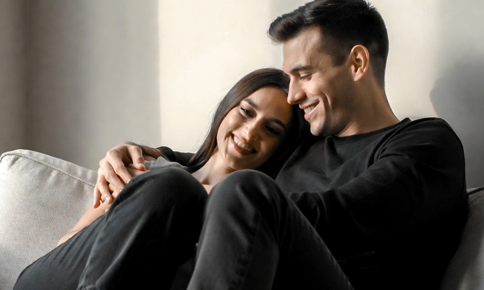 friendship and romance in dating,friends to lovers,dating a friend,turning friendship into romance,friendship vs romance,romantic feelings for a friend