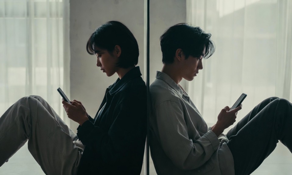 love languages in online dating,love languages and dating apps,digital dating communication,expressing love online,modern dating love languages,emotional connection in online dating